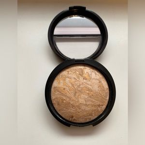 NWOT - Laura Geller Foundation - Medium